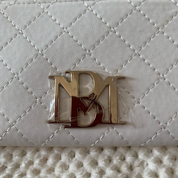 Badgley Mischka White Quilted Card Wallet - NWT - Picture 2 of 8
